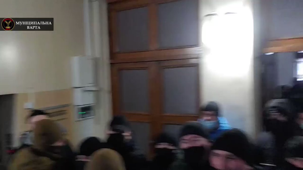 Tensions at Municipal Watch in Kyiv as unknown young men attempting to seize it