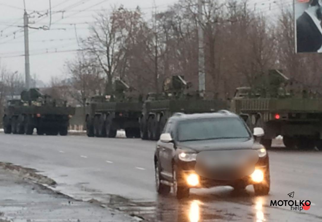 Gomel today.  A column of Belarusian MLRS (multiple launch rocket system) Hurricane is moving towards the highway to Ukrainian Chernihiv