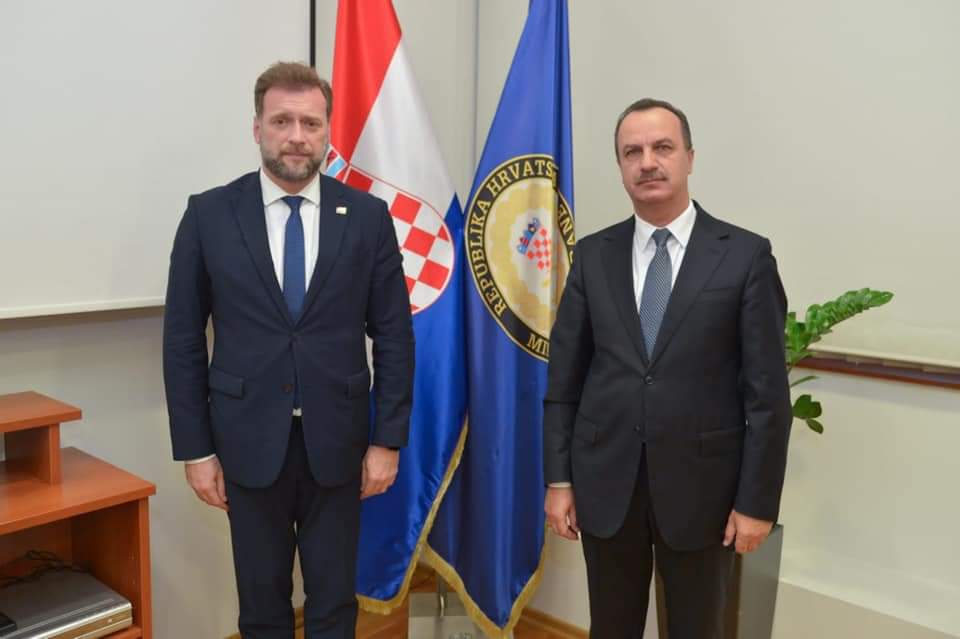 Minister of Defense Mario Banožić met with Ambassador of Ukraine Vasily Kirilich. Minister Banožić said that the Republic of Croatia appreciates the support that Ukraine has given to Croatian independence and pointed out that the Republic of Croatia gives full support to the integrity and territorial integrity of Ukraine