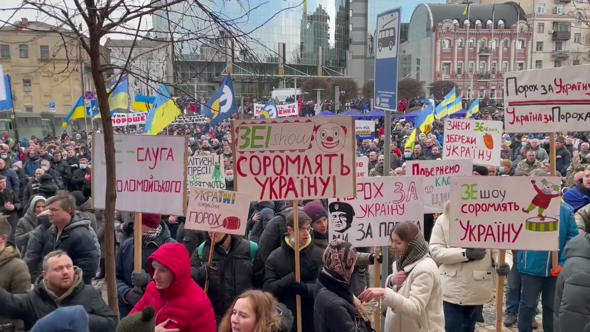 Several hundred protesters gathered at Pechersky District Court in Kyiv