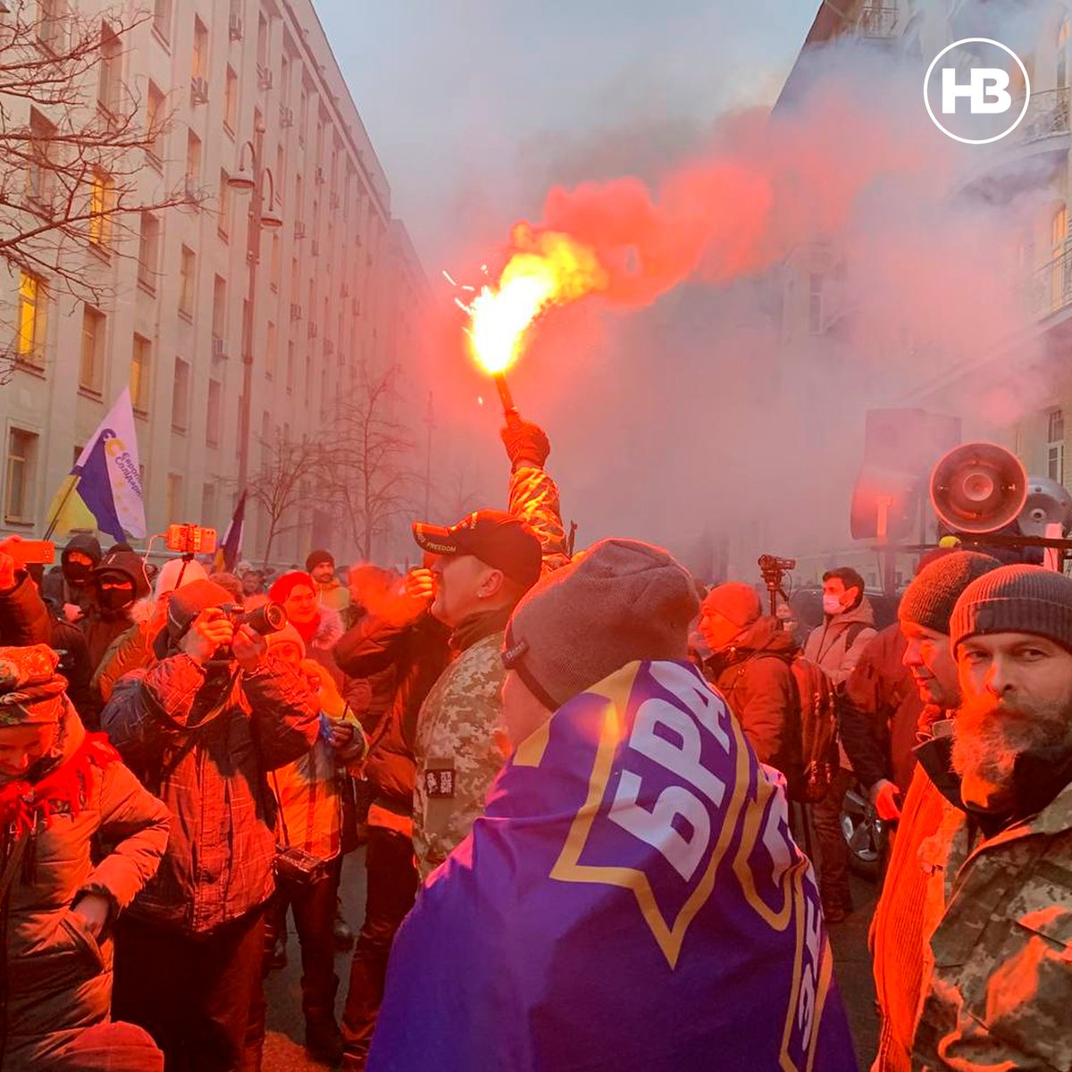Supporters of Former President Poroshenko moved from Pechersky court to Office of President of Ukraine, where demonstration concluded