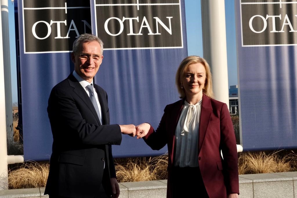 NATO Secretary General @jensstoltenberg and UK Foreign Secretary @trussliz discussed Russia's military build-up in/around Ukraine & implications for European security. He thanked her for British contributions to NATO collective defence & strong support to our partner Ukraine