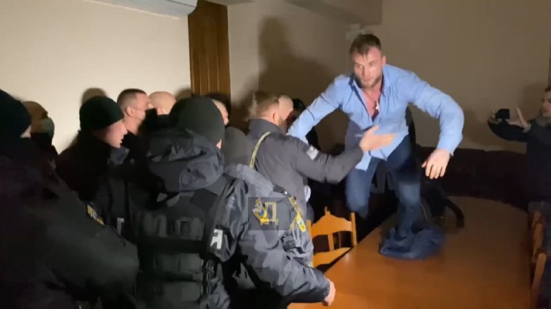 Brawl at Odesa city council at hearings on land use. Several people injured. Police on the site