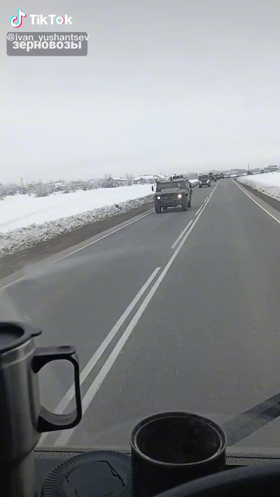 Military convoy geolocated at Slovyansk-na-Kubani, moving towards Crimea