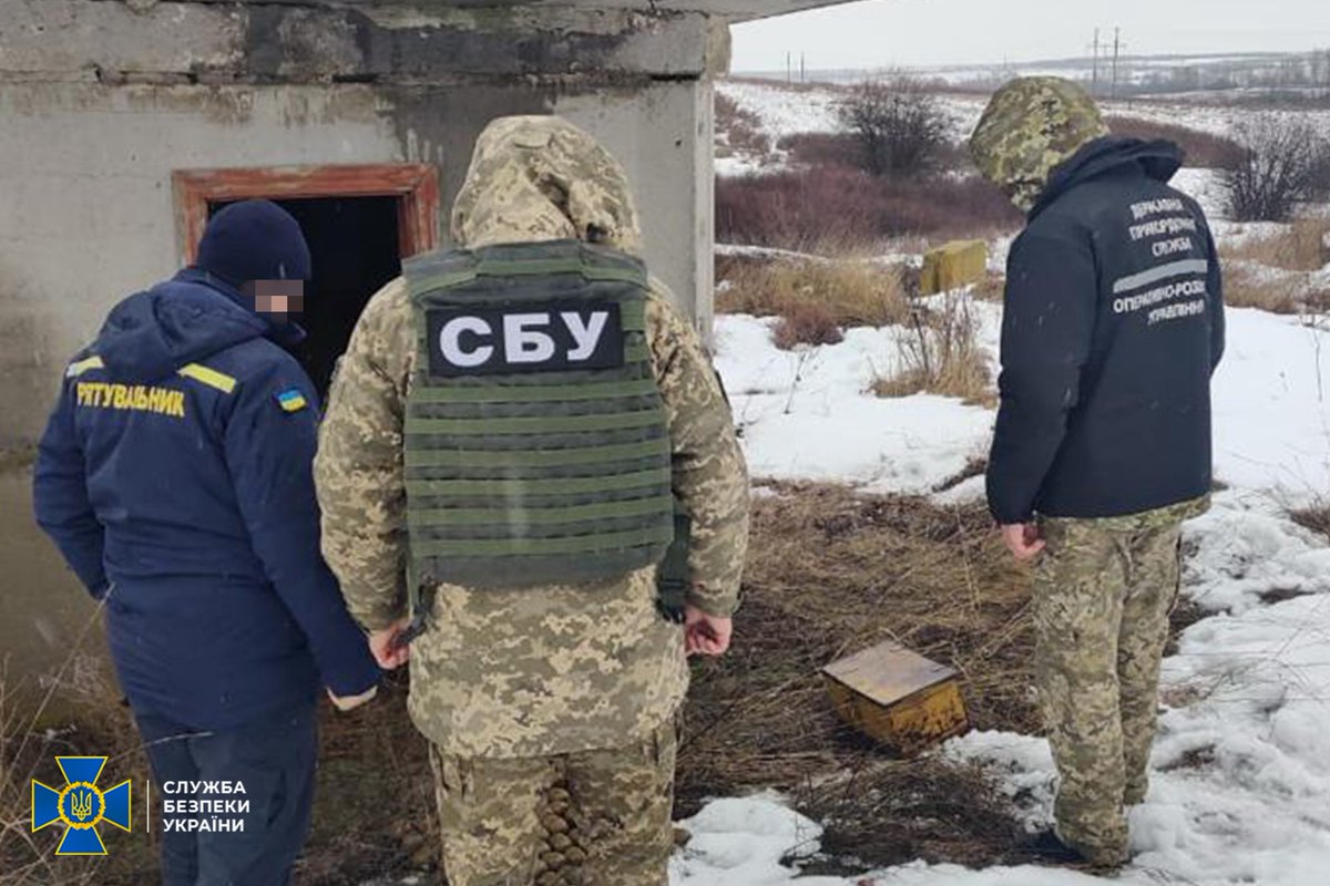 Security Service of Ukraine
found ammunition cache in Luhansk region. More than 70 RGD-5 hand grenades were seized from it