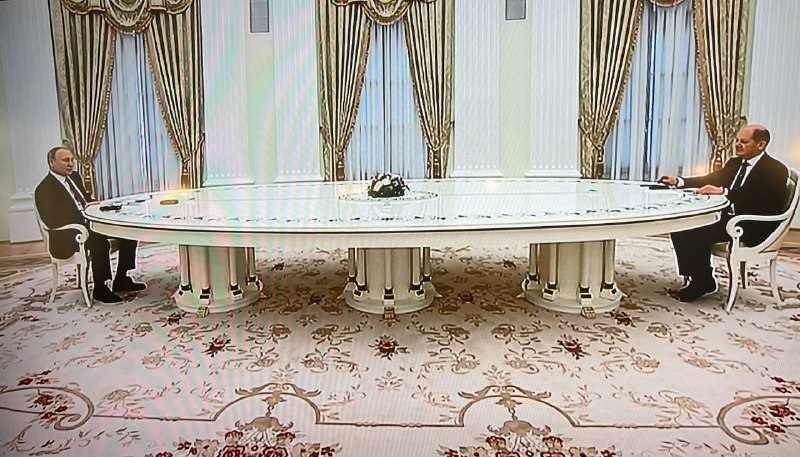 Talks between Putin and Scholz began in the Kremlin
