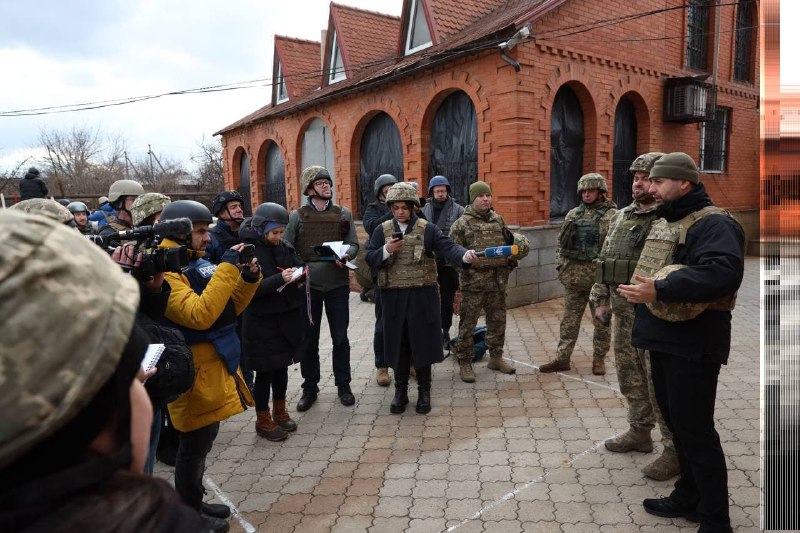 Delegation of Ukrainian MPs got under shelling near Svitlodarsk, had to enter shelter