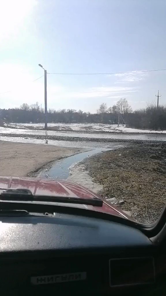 Military convoy filmed in Seretino, Belgorod region