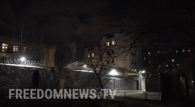 Smoke rising from Russian Embassy In Kyiv, Ukraine. People were seen carrying in boxes earlier.  Embassy was ordered to evacuate