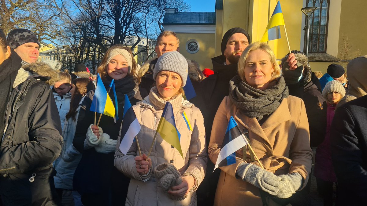 Tens of thousands of people gathered at Tallinn's Freedom Square to support Ukraine. Similar events across Estonia Estonia