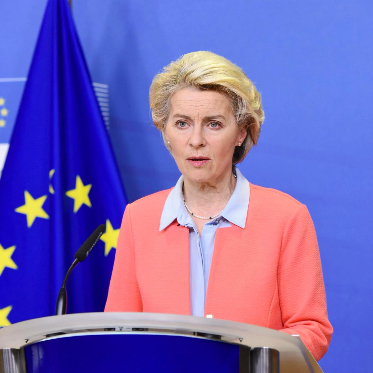 Ursula von der Leyen: we will paralyse the assets of Russia's central bank.  This will freeze its transactions.   And it will make it impossible for the Central Bank to liquidate its assets