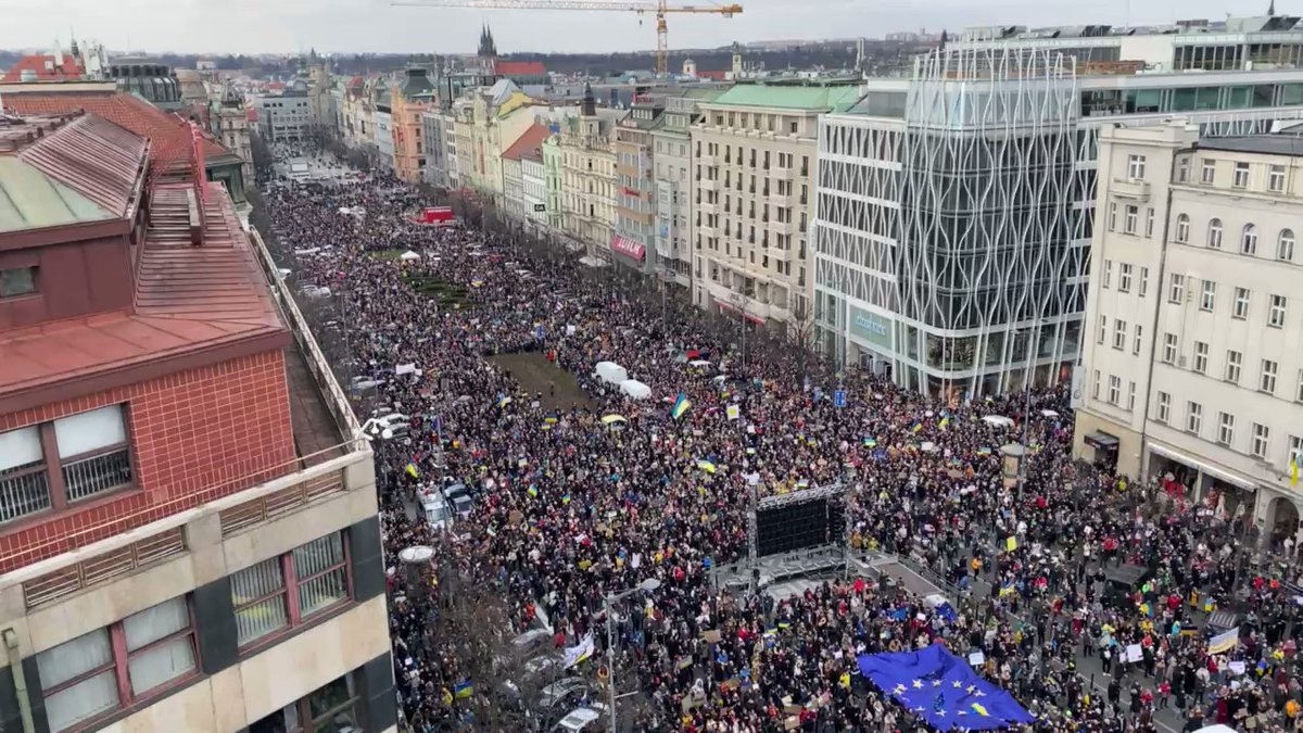 Thousands of protesters in support of Ukraine in Prague