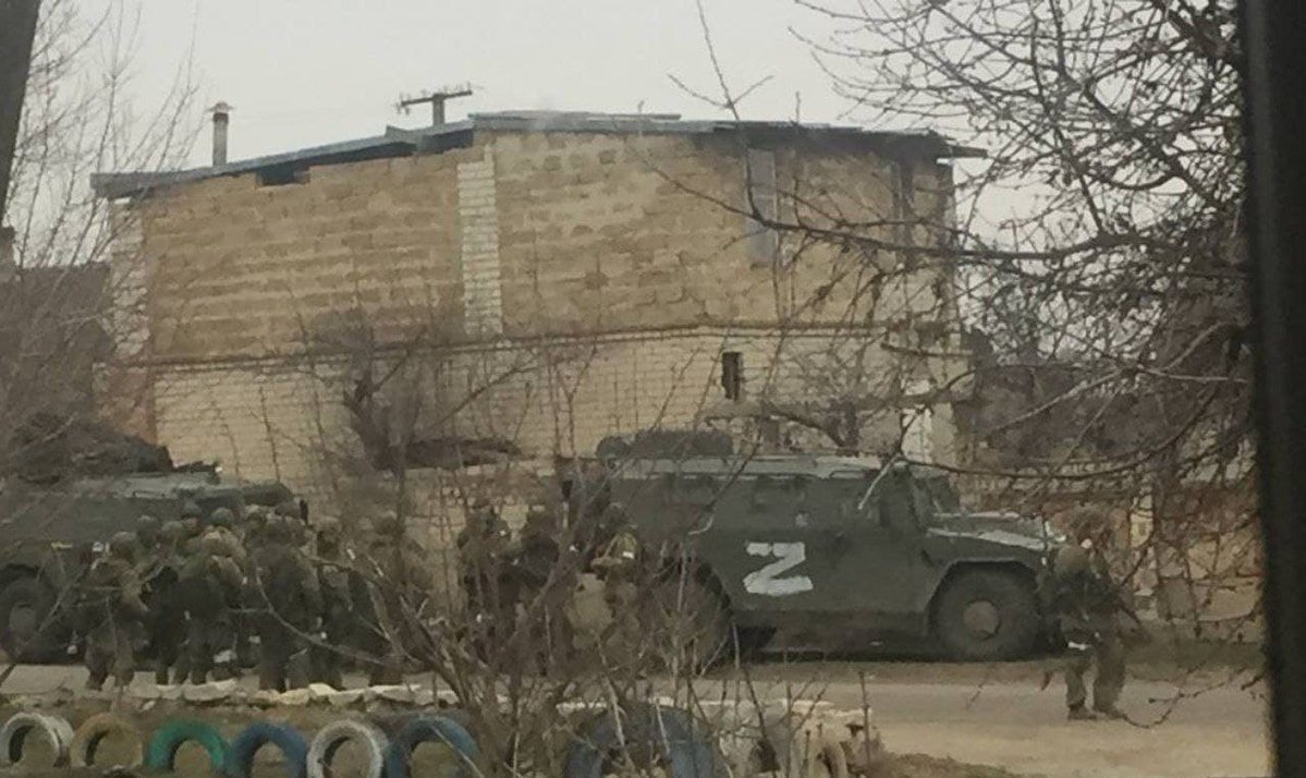 Russian troops in Kamyshany, western outskirts of Kherson this morning. Likely the unit which moved deeper into the city