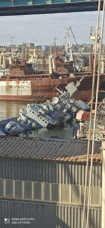 Photo: Frigate Hetman Sahaidachny submerged after damaged by Ukrainian navy
