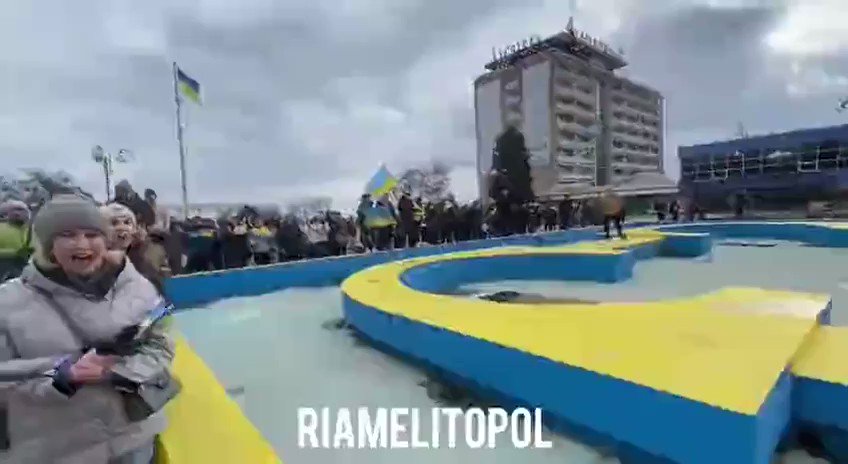 Video from social media showing Ukrainians in Melitopol that continue to protest en masse the presence of the Russian army in their city