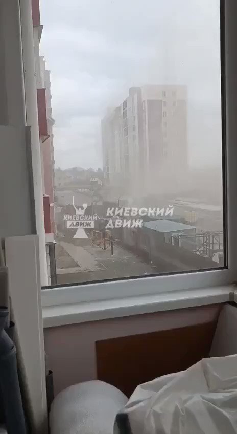 Irpen. Russian forces shoot directly at high-rise buildings