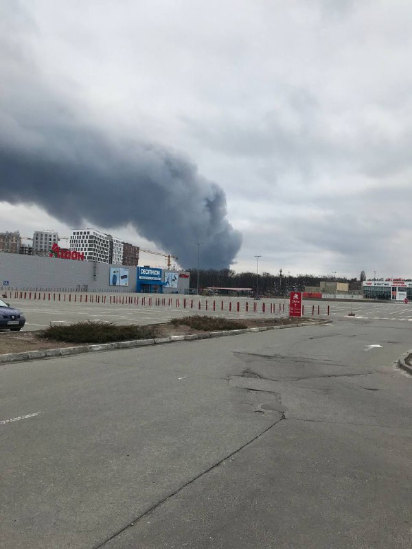 Fire reported in the area of Lavina Mall near Kyiv