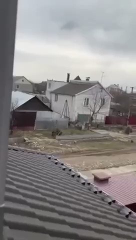 Moment when Russian MLRS barrage hits a suburb of Mylolaiv