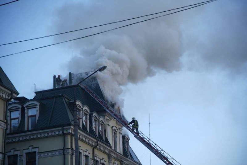 In Kyiv, the roof of an administrative building caught fire as a result of Russian army shelling