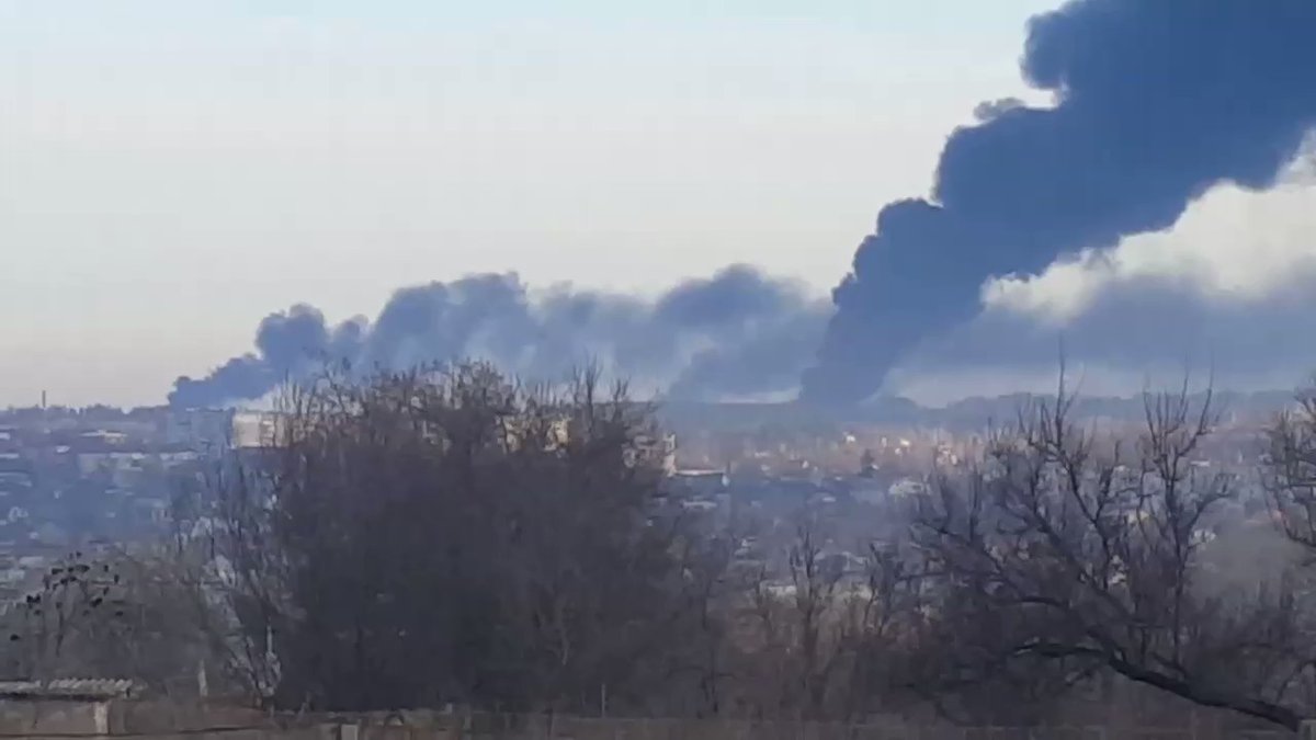 Large fires in Vasylkiv, Kyiv Oblast after massive Russian bombardment