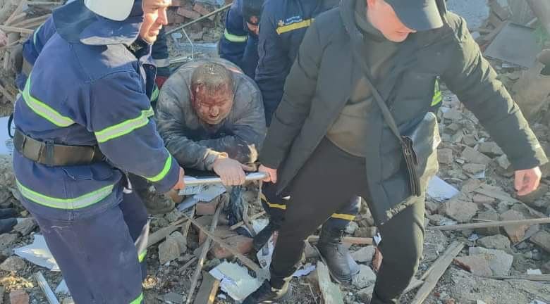 Heavy bombardment targeted Bashtanka in Mykolaiv region. Civil defense extracting survivors from the rubble