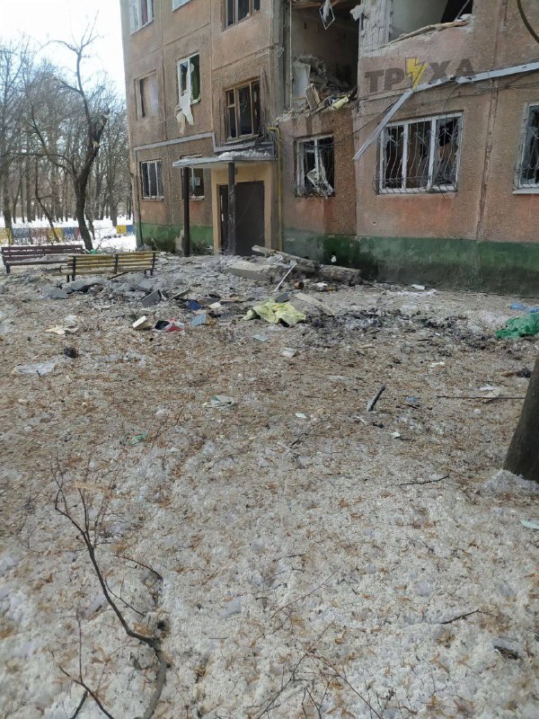 Residential apartments block at Industrialna damaged as result of shelling by Russian army on Kharkiv today