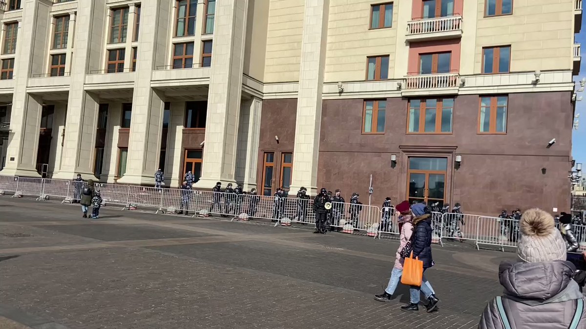 Police at anti-war rally in Moscow detaining both protesters and journalists