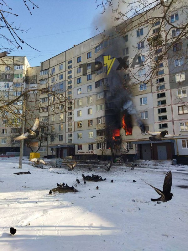 Shelling targeted Saltivka district in Kharkiv. Apartments block caught on fire