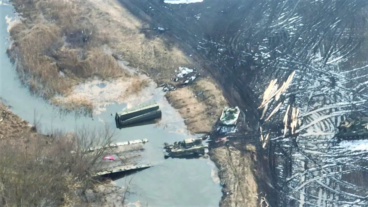 Near Hostomel Russian army was targeted in attempt to cross the river