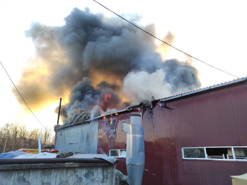 2 killed, warehouse caught fire as result of Russian army shelling in Svyatoshinsky district of Kyiv