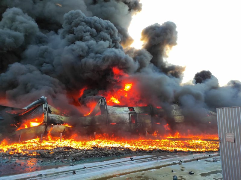 Sumy: as result of shelling big paint warehouse caught fire. Approximate area of fire: 6000 m2. Firefighters on the site