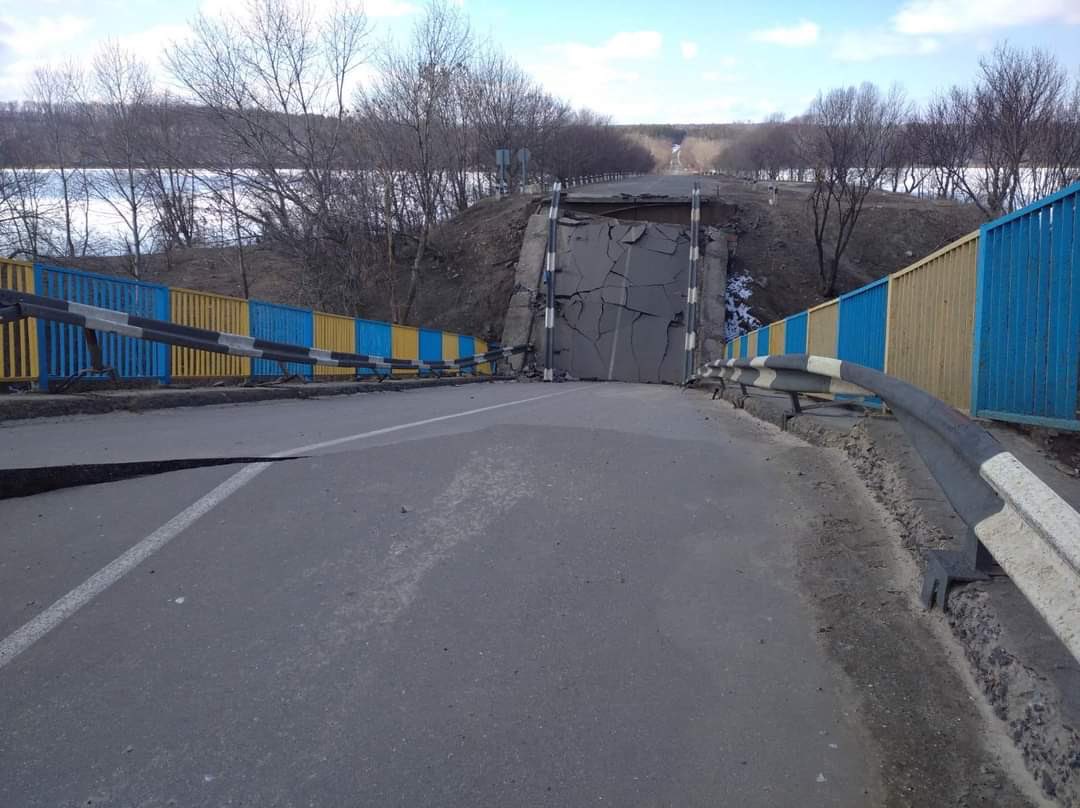 Picture: destroyed bridge at Gorokhovatka