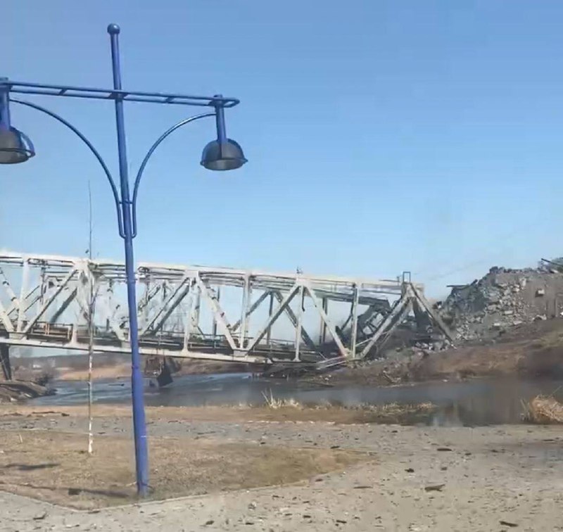 Railway bridge between Kyiv and Irpin destroyed