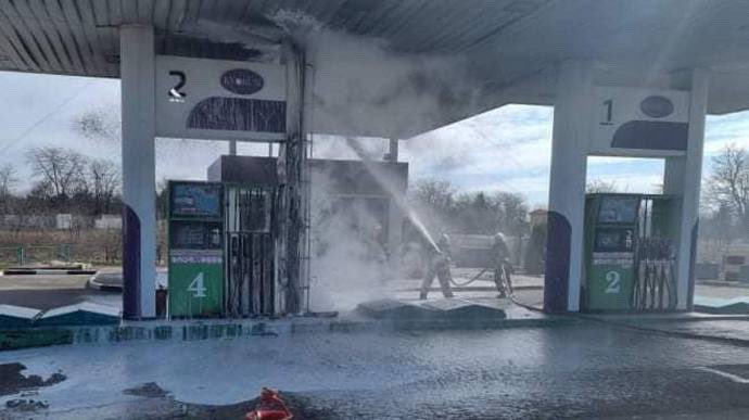 Russian troops shelled petrol station in Mykolaiv. 3 killed, 1 woman injured - official