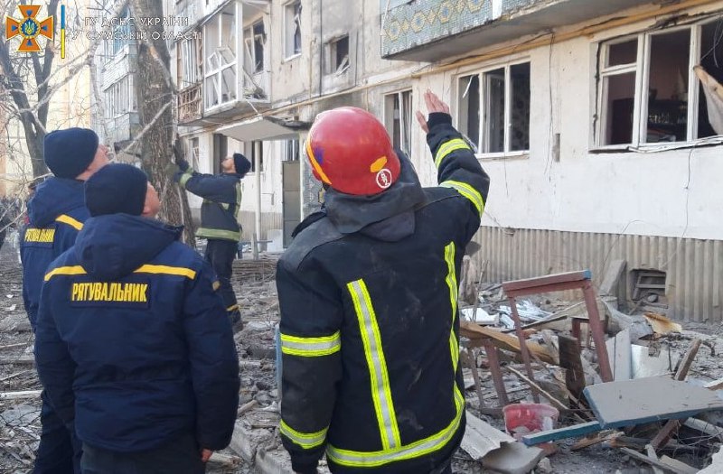 Several Russian airstrikes on Okhtyrka and Okhtyrka district. Civil defense units extracted one body from the rubble and rescued a woman