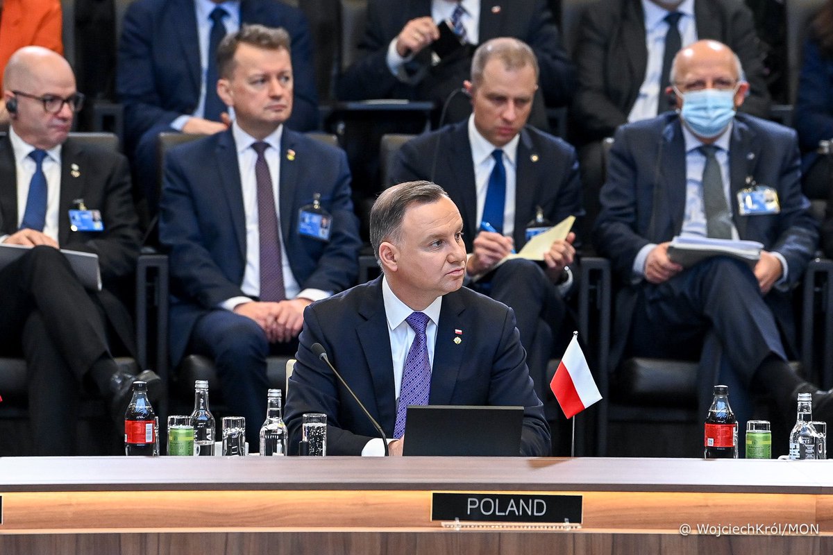 A very important aspect for me as the President of the country that borders Ukraine is and will be to increase the presence of NATO on the eastern flank of the Alliance - President @AndrzejDuda after the Extraordinary NATO Summit