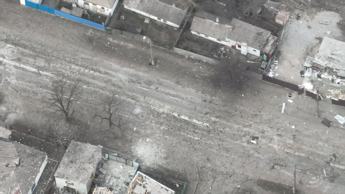 Clashes continue in Mariupol'