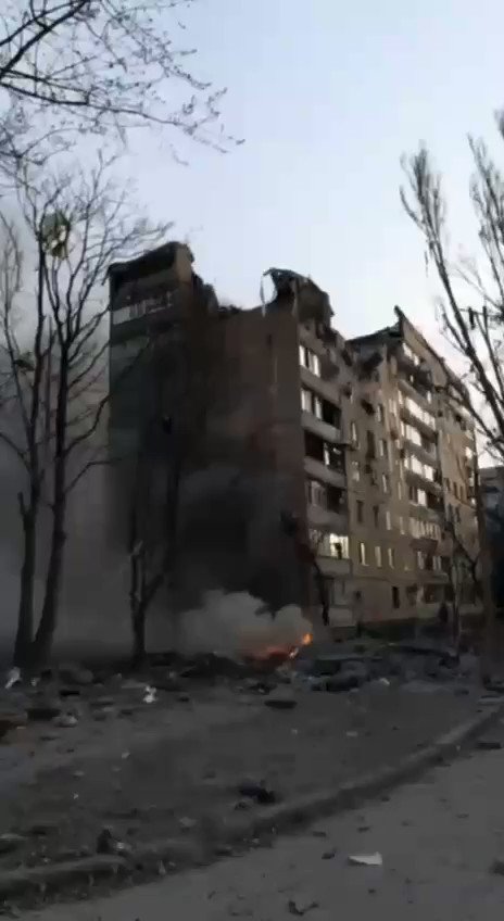 Residential house at Pintera street 8 in Donetsk was partially destroyed in an airstrike