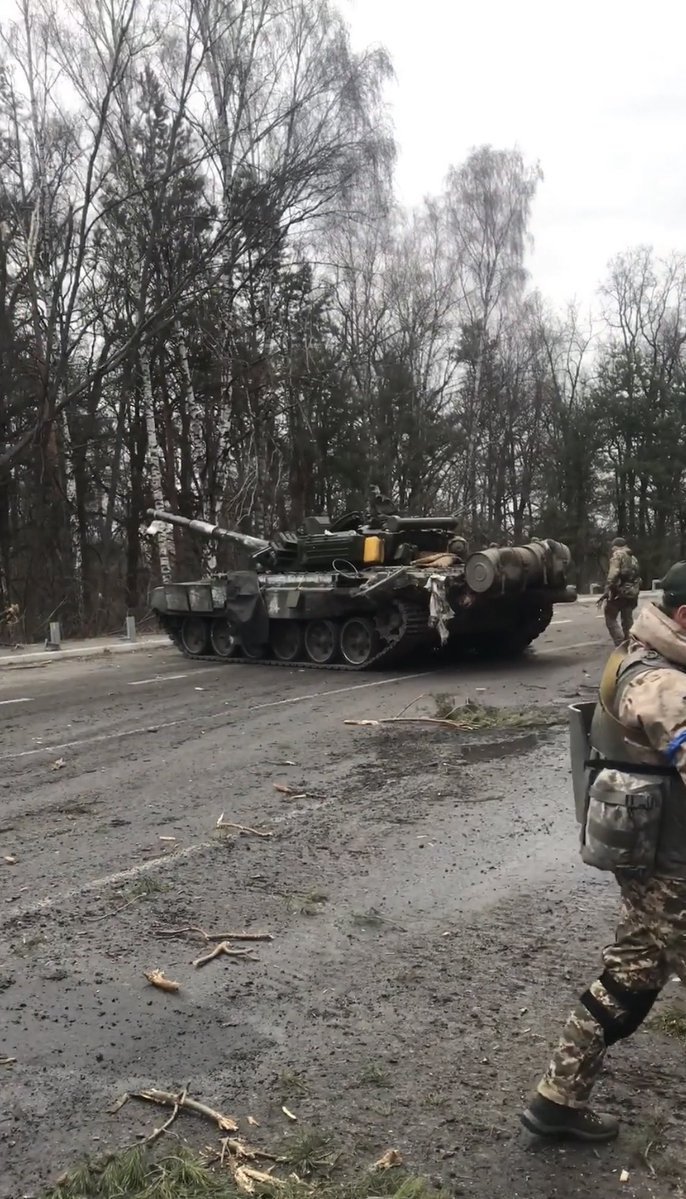 In Nova Basan, Chernihiv Oblast the Ukrainian forces captured a Russian T-72B3 tank