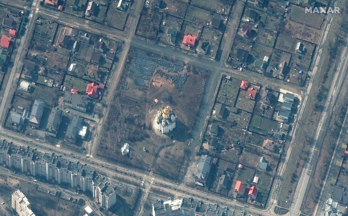 Satellite imagery from Bucha, Ukraine, from 31 March: a mass grave on the grounds of the city's main church. Also and image from 10 March, which also shows evidence of a mass grave