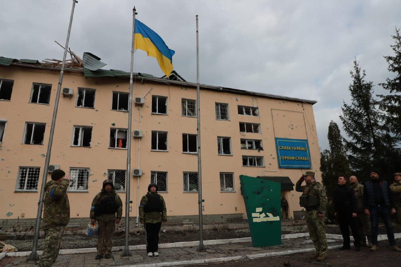 Border Guards raised Ukrainian flags at Dniprovske, Dobryanka and Hremyach border checkpoints in Chernihiv region