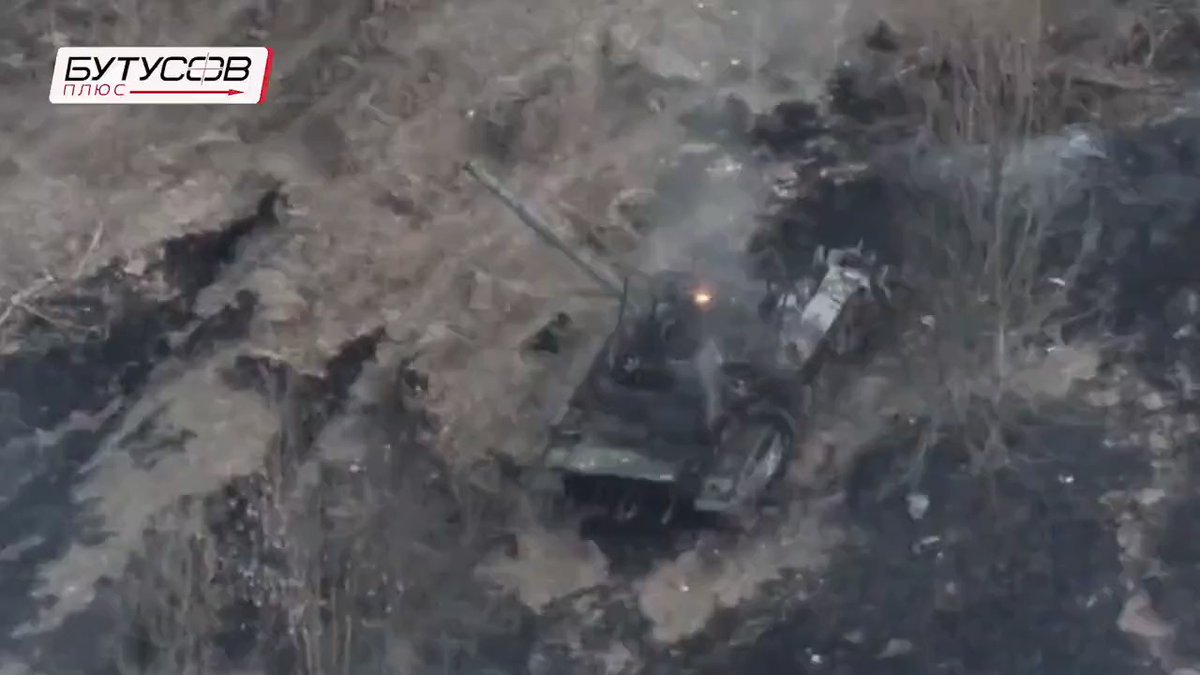 Two Russian T-72B3 tanks advancing from Izium to Barvinkove were destroyed by the Ukrainian forces