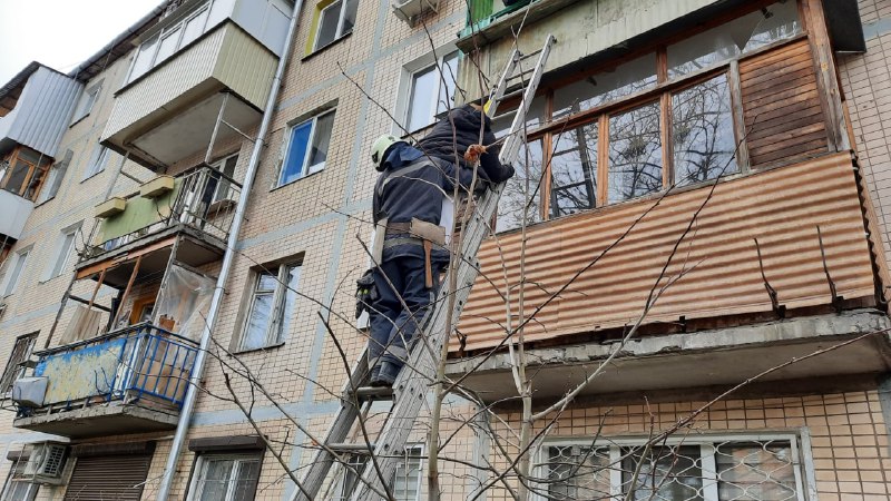 7 rescued from the rubble as Russian army shelling damaged residential apartment block in Kharkiv
