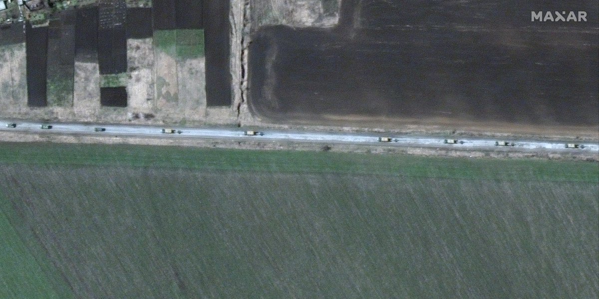 Satellite imagery from @Maxar dated April 8 shows a long Russian military convoy moving south through Velykyi Burluk