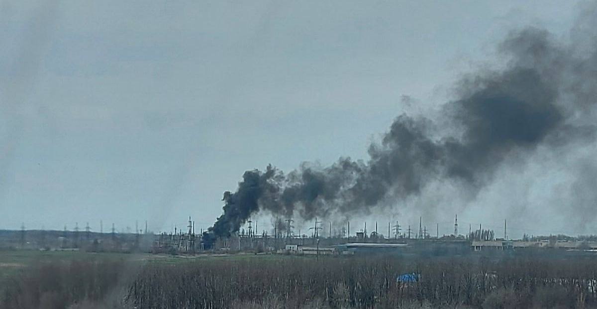 Electrical substation is on fire at Bakhmetieva street in Donetsk, no power in nearby districts