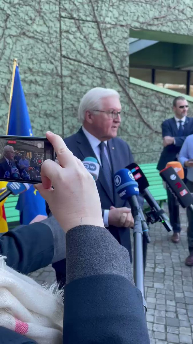 Steinmeier not looking happy having received news of Ukraine blocking trip:  Says he wanted to send strong signal of EU solidarity alongside presidents of Baltics & Poland. I was ready but apparently (and I need to take note) this was not desired in Kyiv
