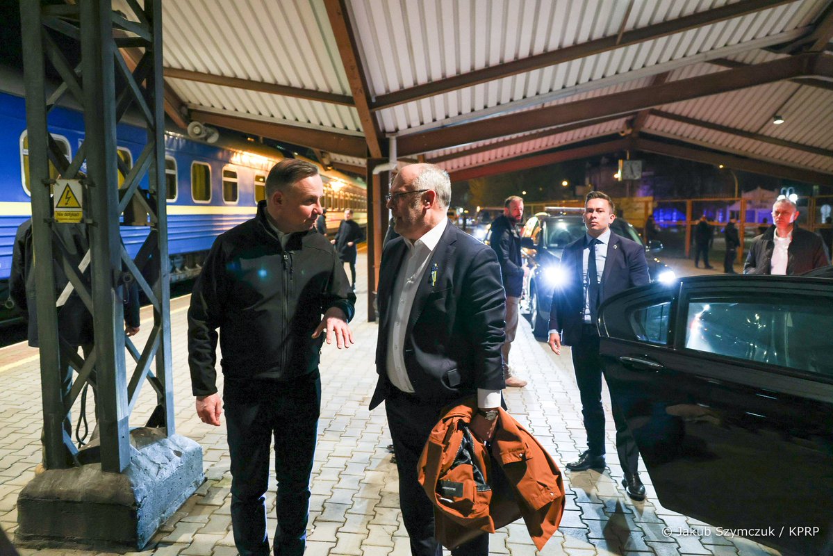 President of Estonia: On our way to Kyiv, to a city that has suffered terribly due to Russian war since my last visit. Together with Presidents @AndrzejDuda, @GitanasNauseda & @valstsgriba we visit Ukraine to show strong support to Ukrainian people, will meet dear friend President @ZelenskyyUa