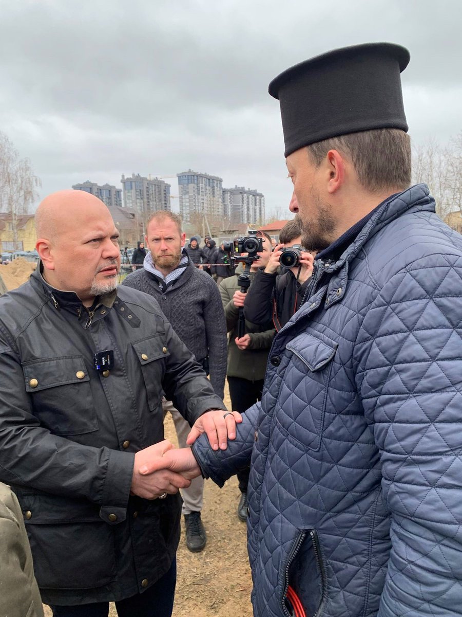 The Chief Prosecutor of the @IntlCrimCourt Karim Khan visits mass graves in Bucha, says Ukraine is a crime scene