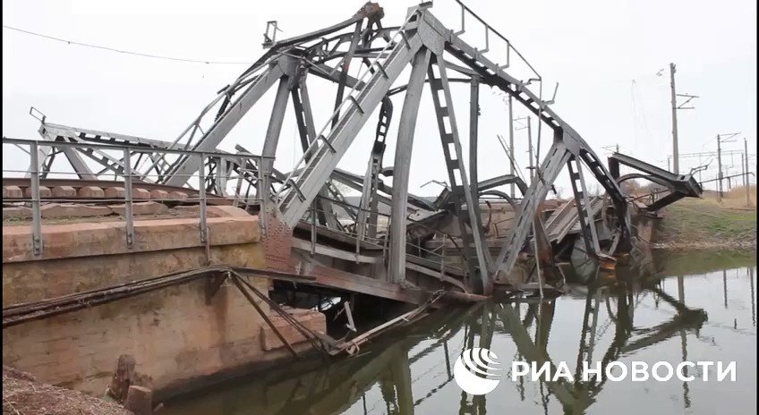 Railway bridge in Vasylivka, Zaporizhzhia region destroyed