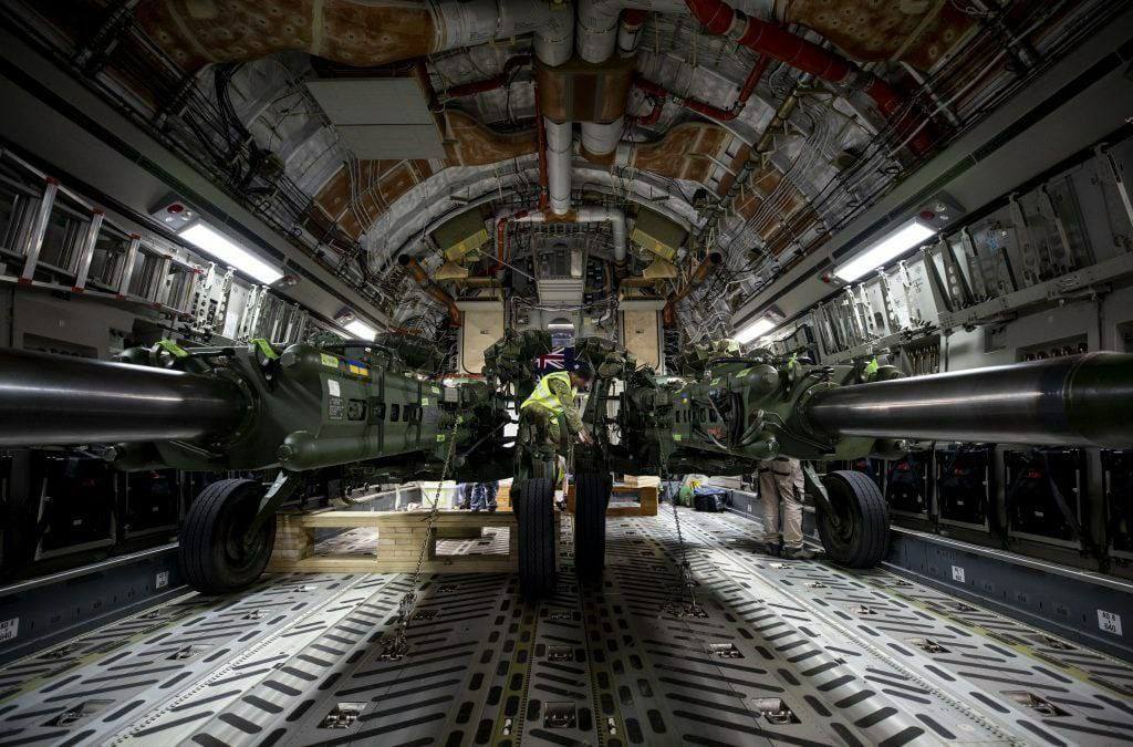6 M777 155mm towed howitzers that Australia announced is sending to Ukraine already arrived at the Rzeszow-Jasionka Airport in southeastern Poland, delivered by C-17 transport aircraft